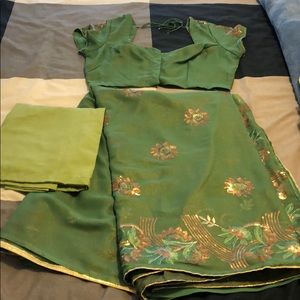 Beautiful green and gold sari!
